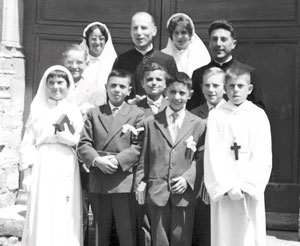 Comunión solemne en la parroquia en junio de 1961.