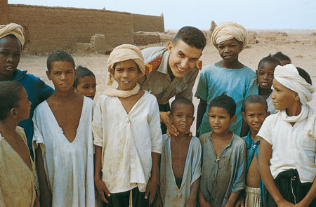 Fray Bruno, institutor meharista en Igostène, en pleno Sahara