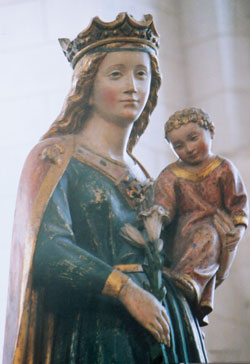 Estatua policroma de la Virgen de Villemaur