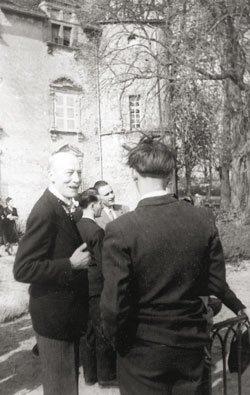 Su padre Marc de Nantes, el día de la ordenación sacerdotal de Georges de Nantes
