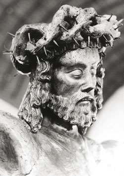Bajo la mirada del Cristo del jube en Villemaur.