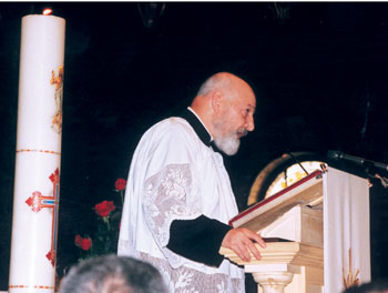 Foto de nuestro Padre en el púlpito de la Basílica de María Auxiliadora